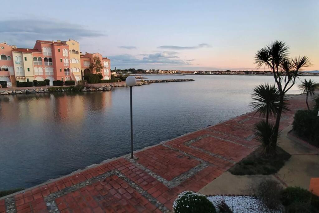 Bel Appartement Vue Sur Le Lac Marin Avec Piscine Le Barcarès Exterior foto